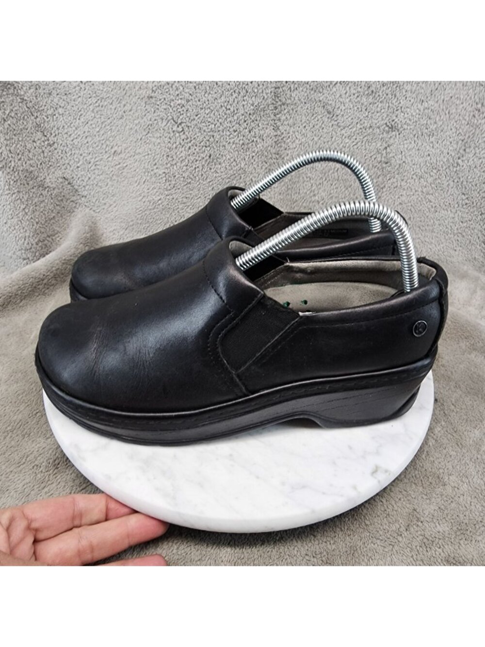 Klogs Shoes Womens Size 8.5 Black leather Slip On Clogs *Read*